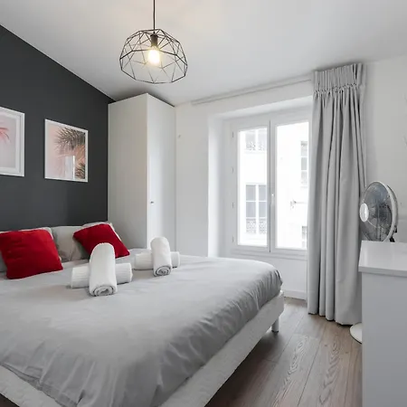 Magenta Square 1 Bdr With Ac Apartment